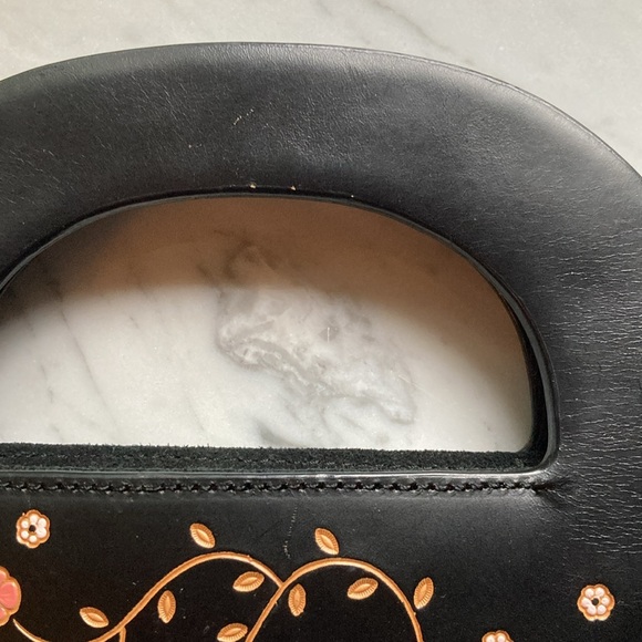 Vintage DKNY Black Suede Purse With Embossed Floral Handles - Picture 4 of 12